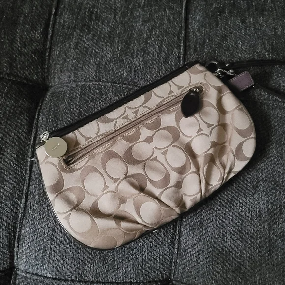 Coach Signature Khaki & Chocolate Wristlet - Picture 2 of 13